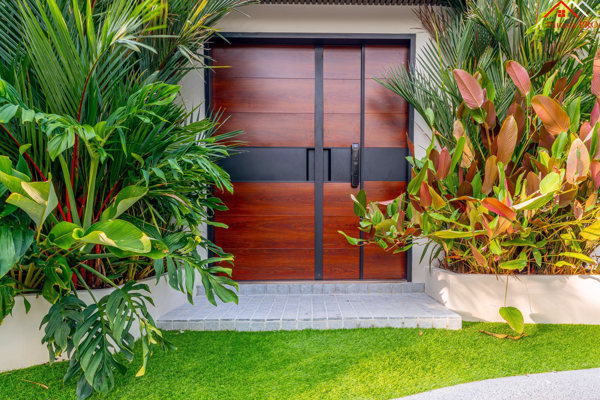 Live the Dream – Luxury Pool Villa. For Sale in Exclusive Nagawari Village, Na Jomtien