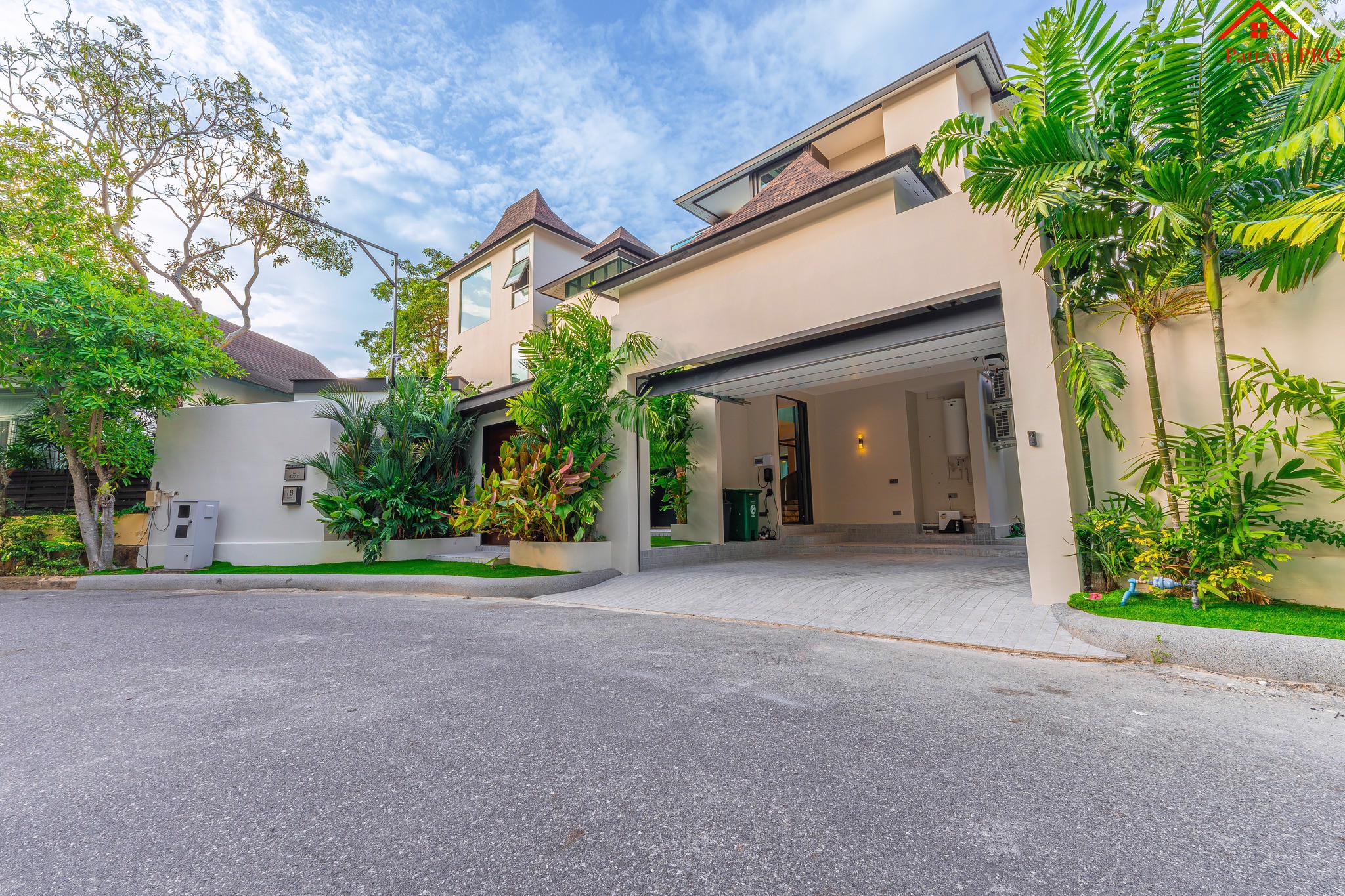 Live the Dream – Luxury Pool Villa. For Sale in Exclusive Nagawari Village, Na Jomtien