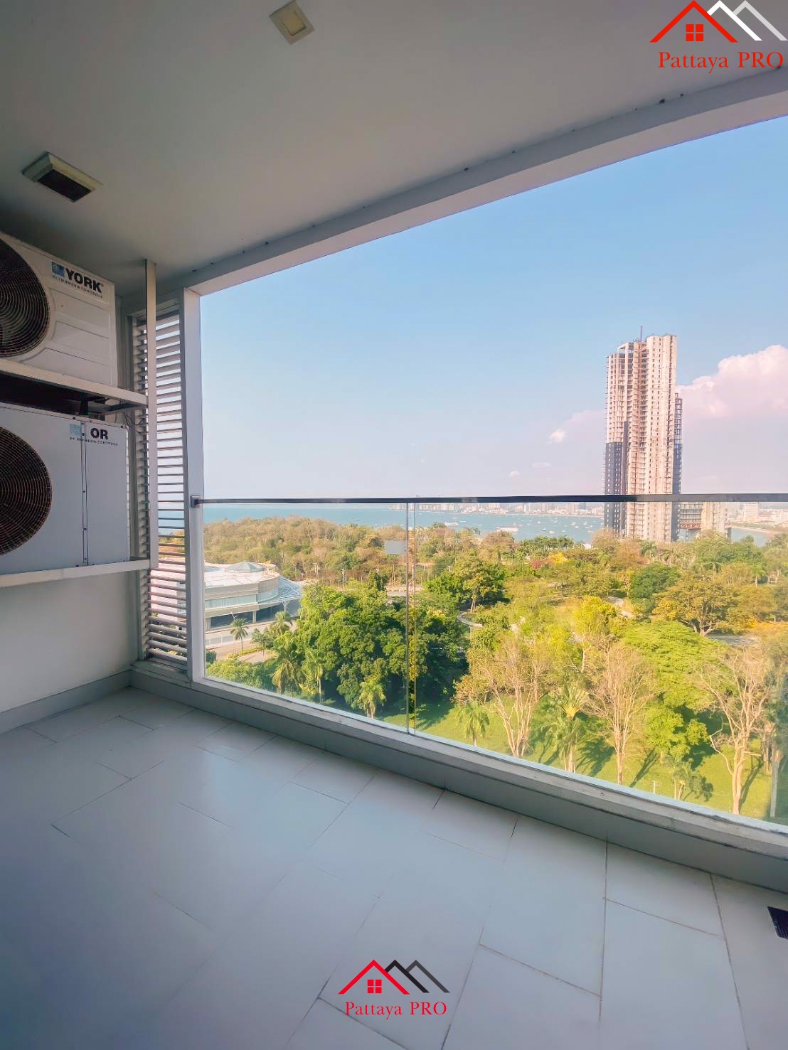 Fantastic view of the Pattaya Bay from this 2-bedroom condo in Pratumnak Hill.