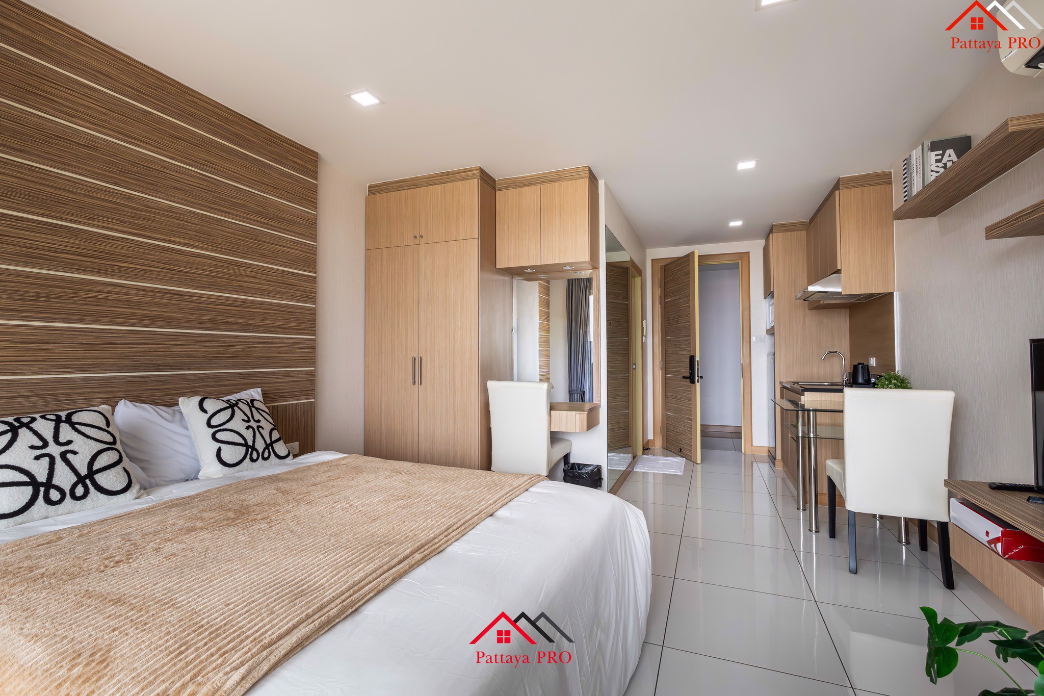 Whale Marina Condo Pattaya – Stylish Beachside Living at an Unbeatable Price!