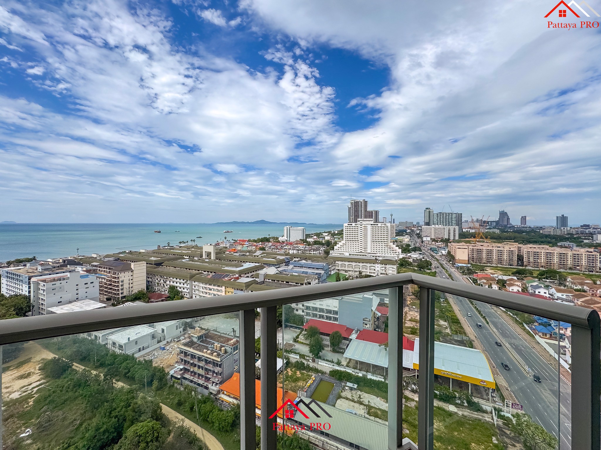 Unbeatable Deal‼️ Luxury Condo with Stunning Sea View + Koh Larn View 🌴 Studio | 26 SQ.M. | Only 3.49 MB