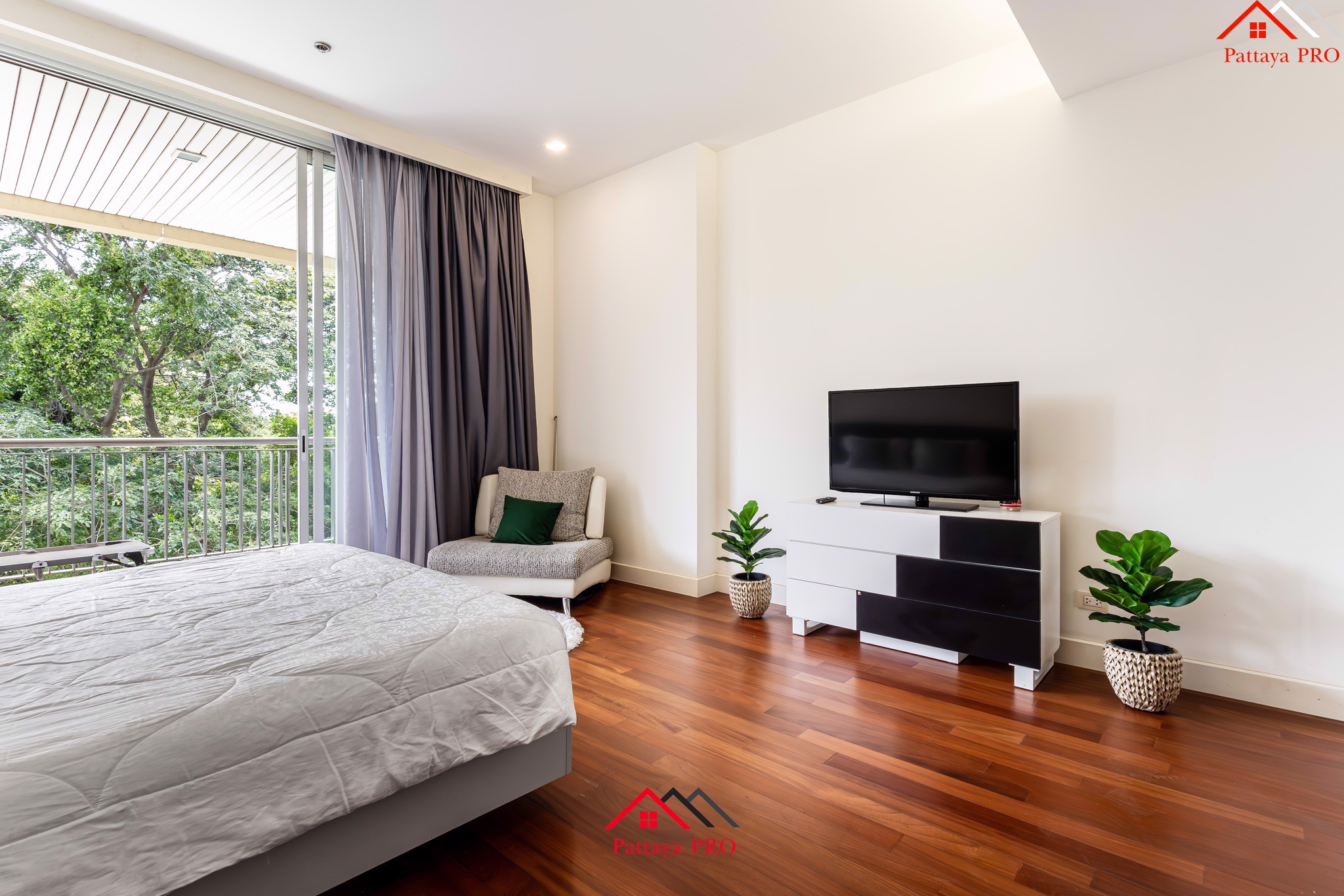 🌴 For Sale – Luxury Beachfront Living at The Cove, Pattaya 🌴