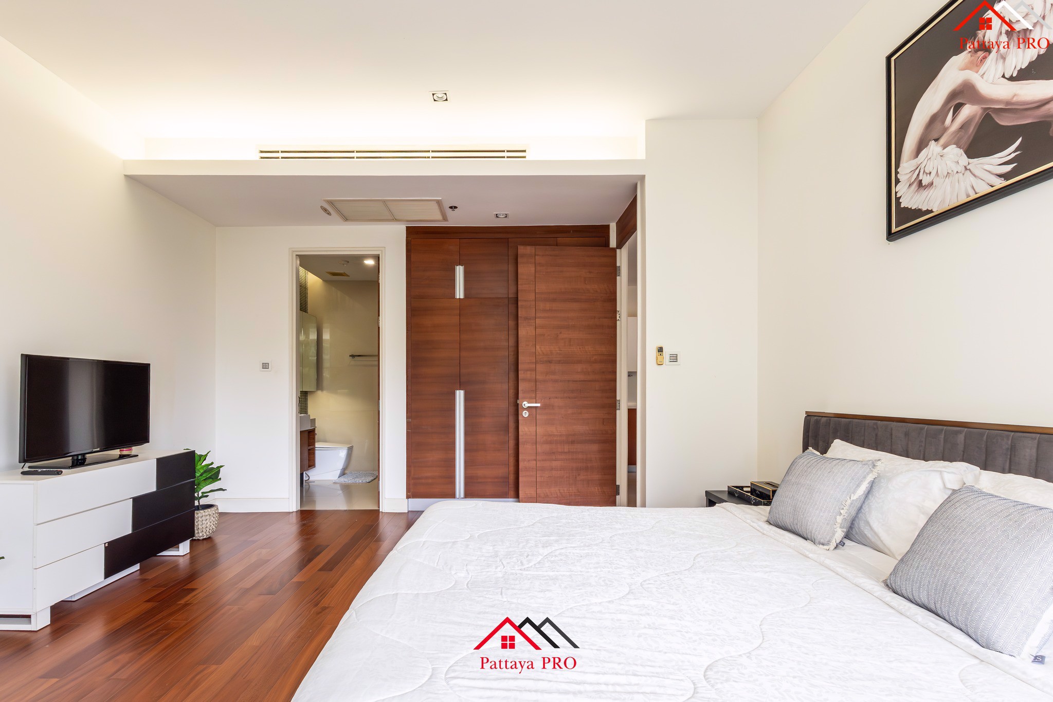 🌴 For Sale – Luxury Beachfront Living at The Cove, Pattaya 🌴