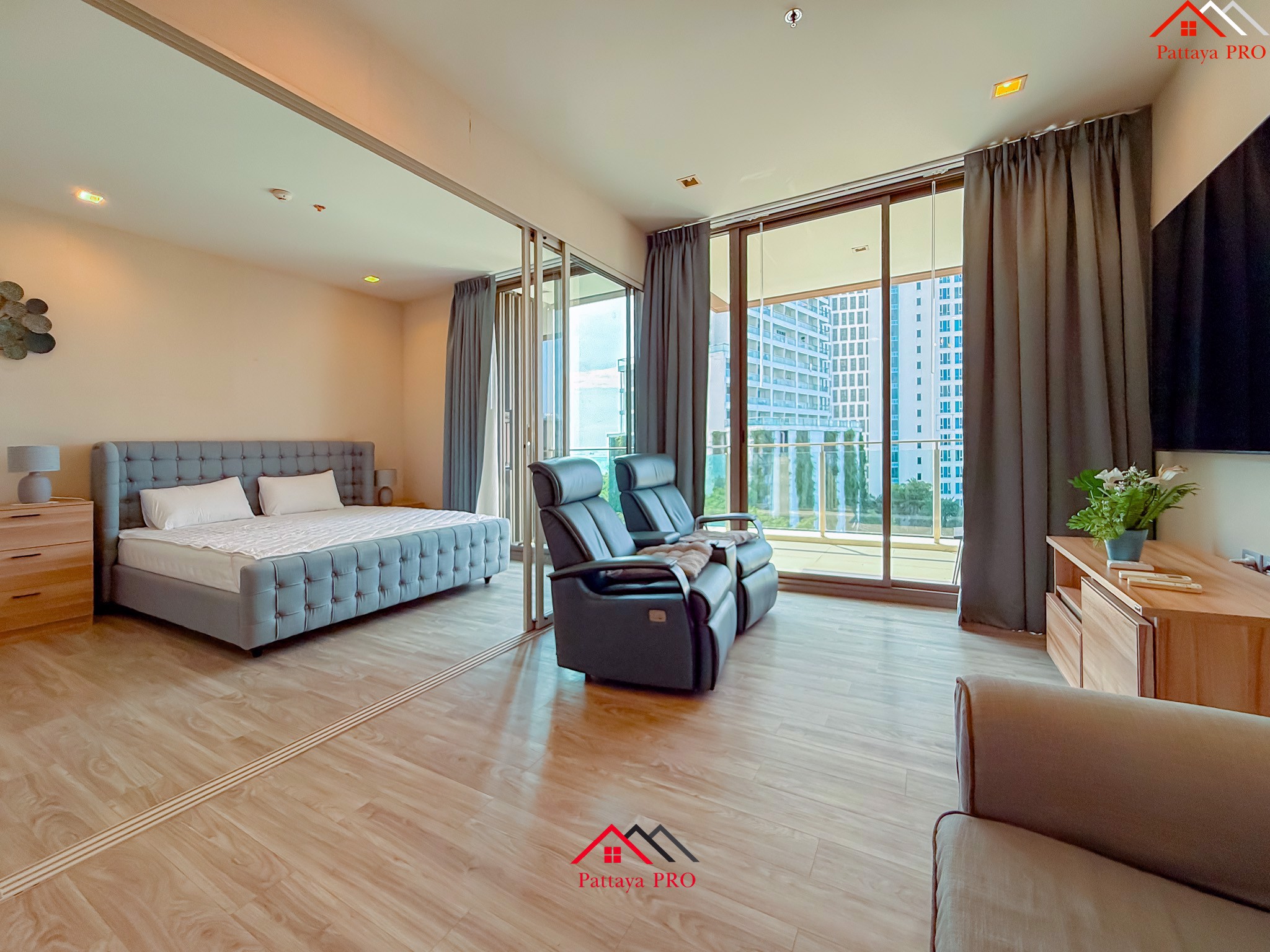 Baan Plai Haad – Beach Front Condo for Sale, Pattaya