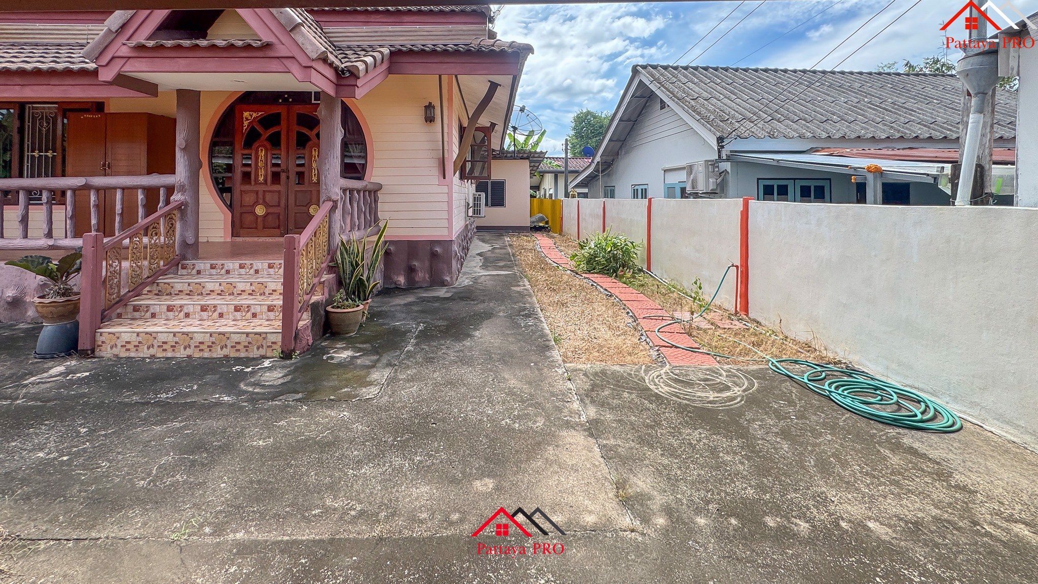 🏡 House for sale with large land — 206 sq. wah (824 sq.m.) at Bang Salay