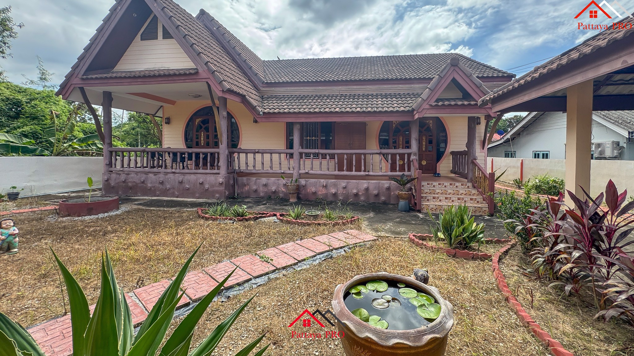 🏡 House for sale with large land — 206 sq. wah (824 sq.m.) at Bang Salay