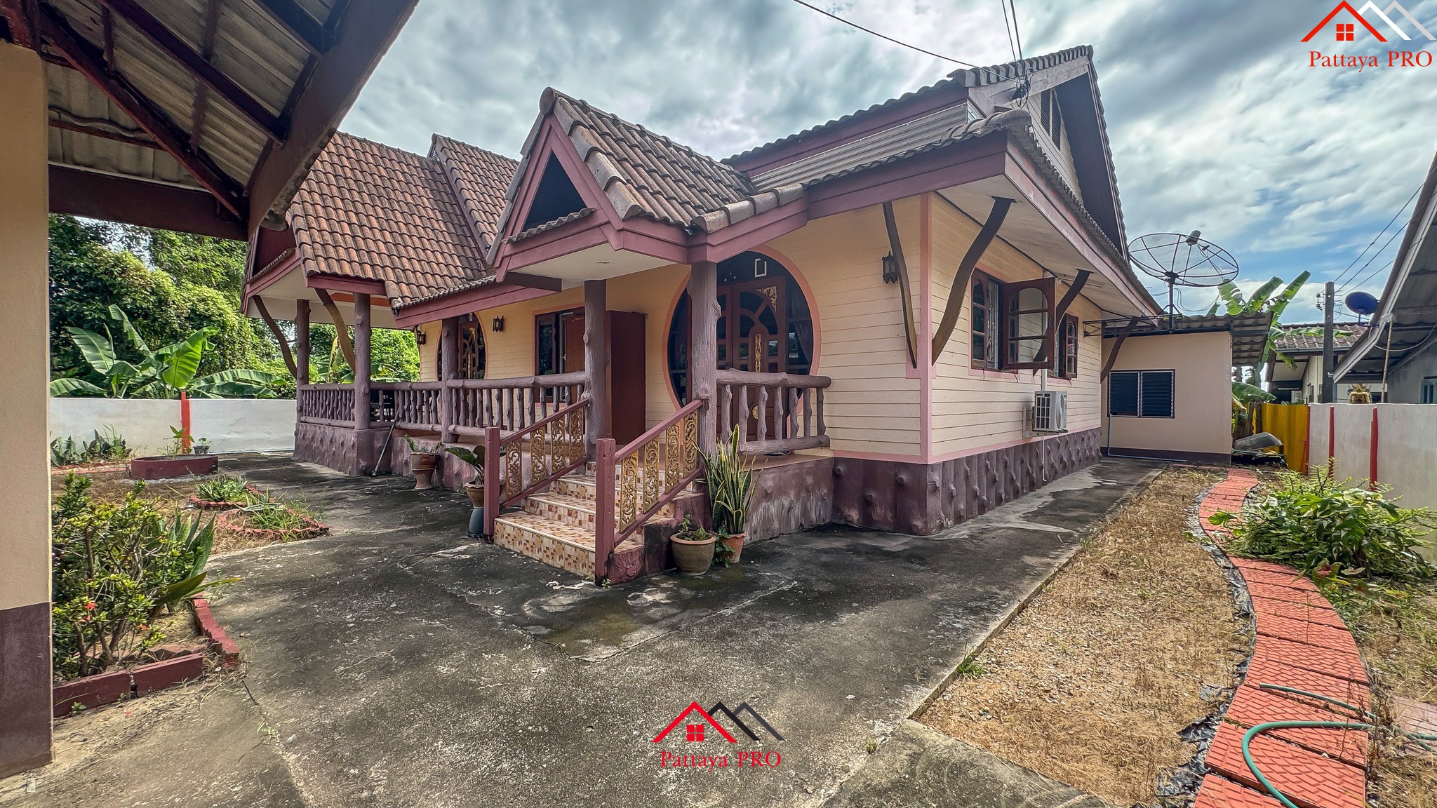 🏡 House for sale with large land — 206 sq. wah (824 sq.m.) at Bang Salay