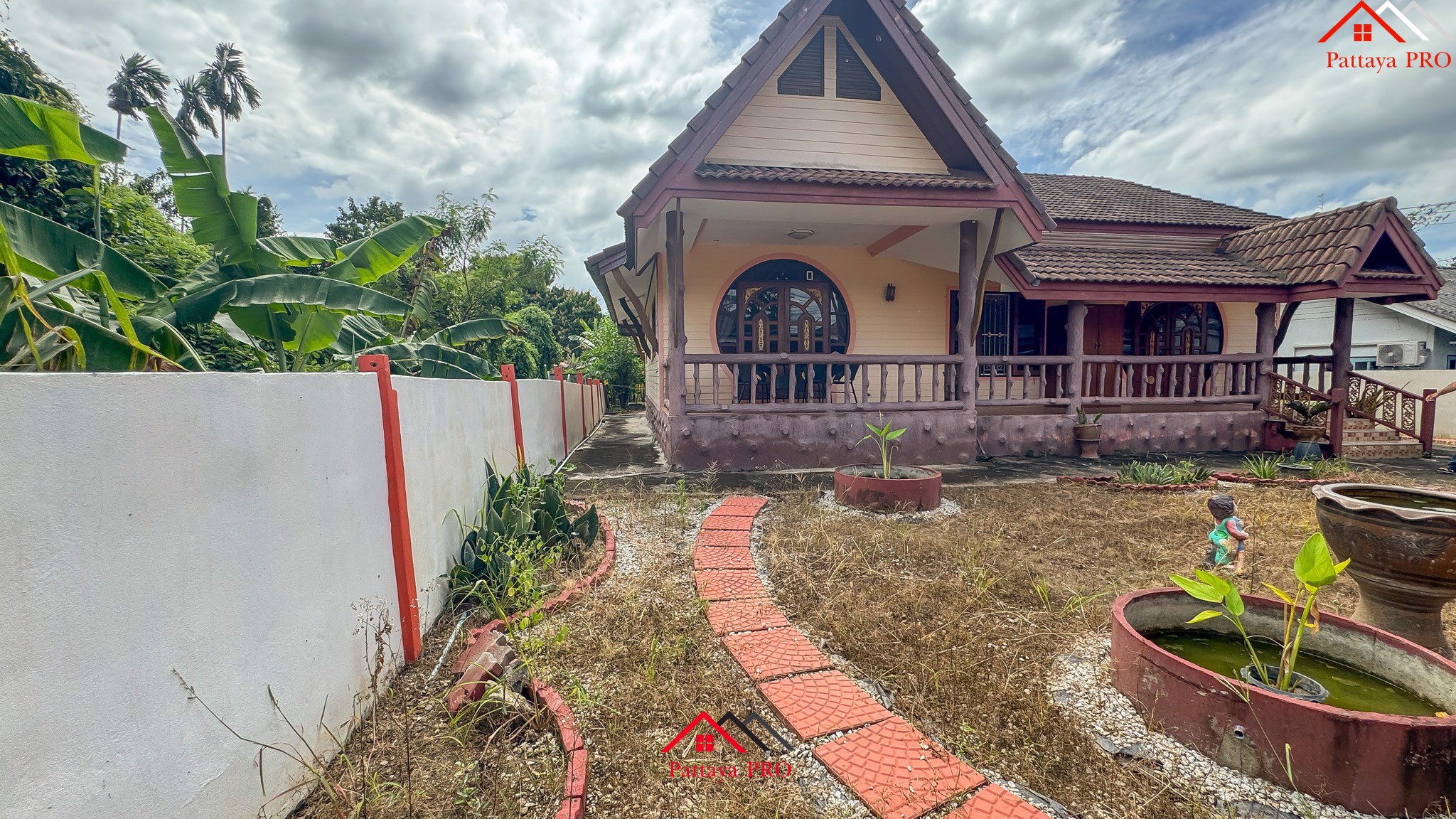 🏡 House for sale with large land — 206 sq. wah (824 sq.m.) at Bang Salay