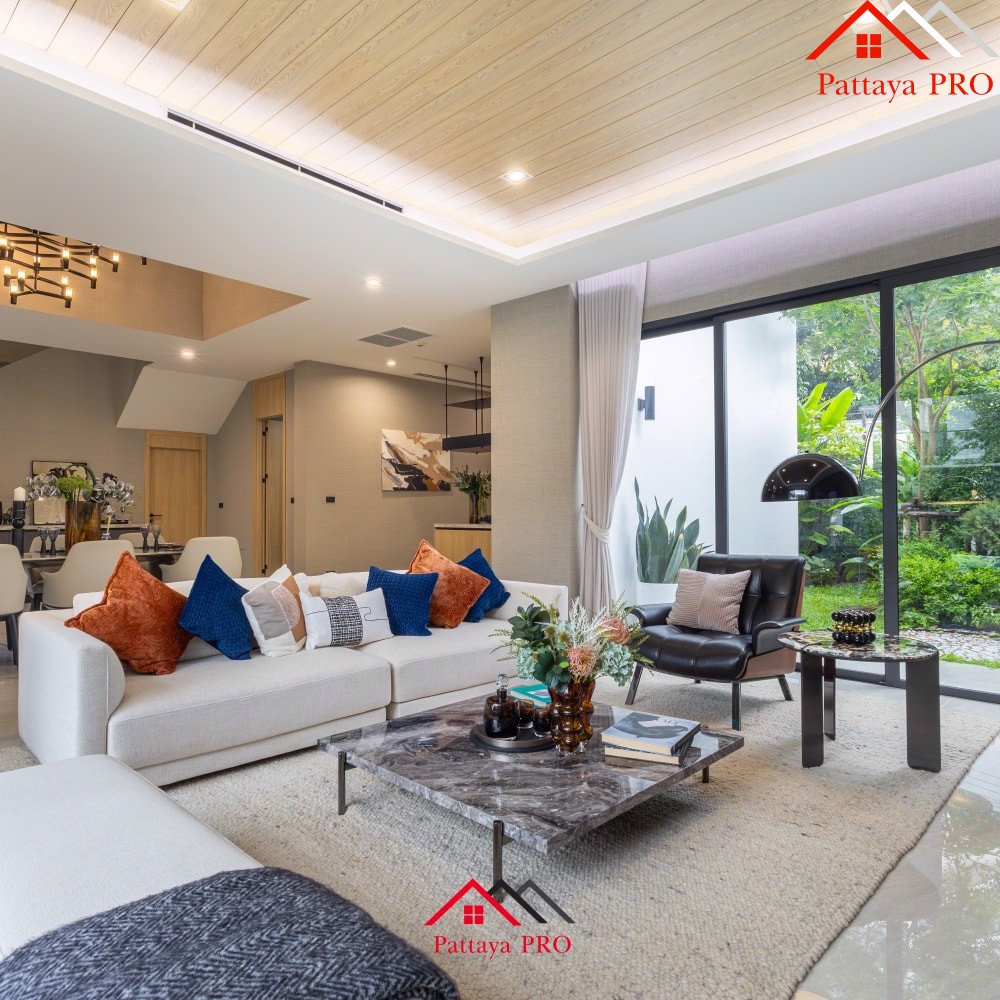 Luxury Pool Villa with Private Swimming Pool 📍 Prime Location in Pattaya