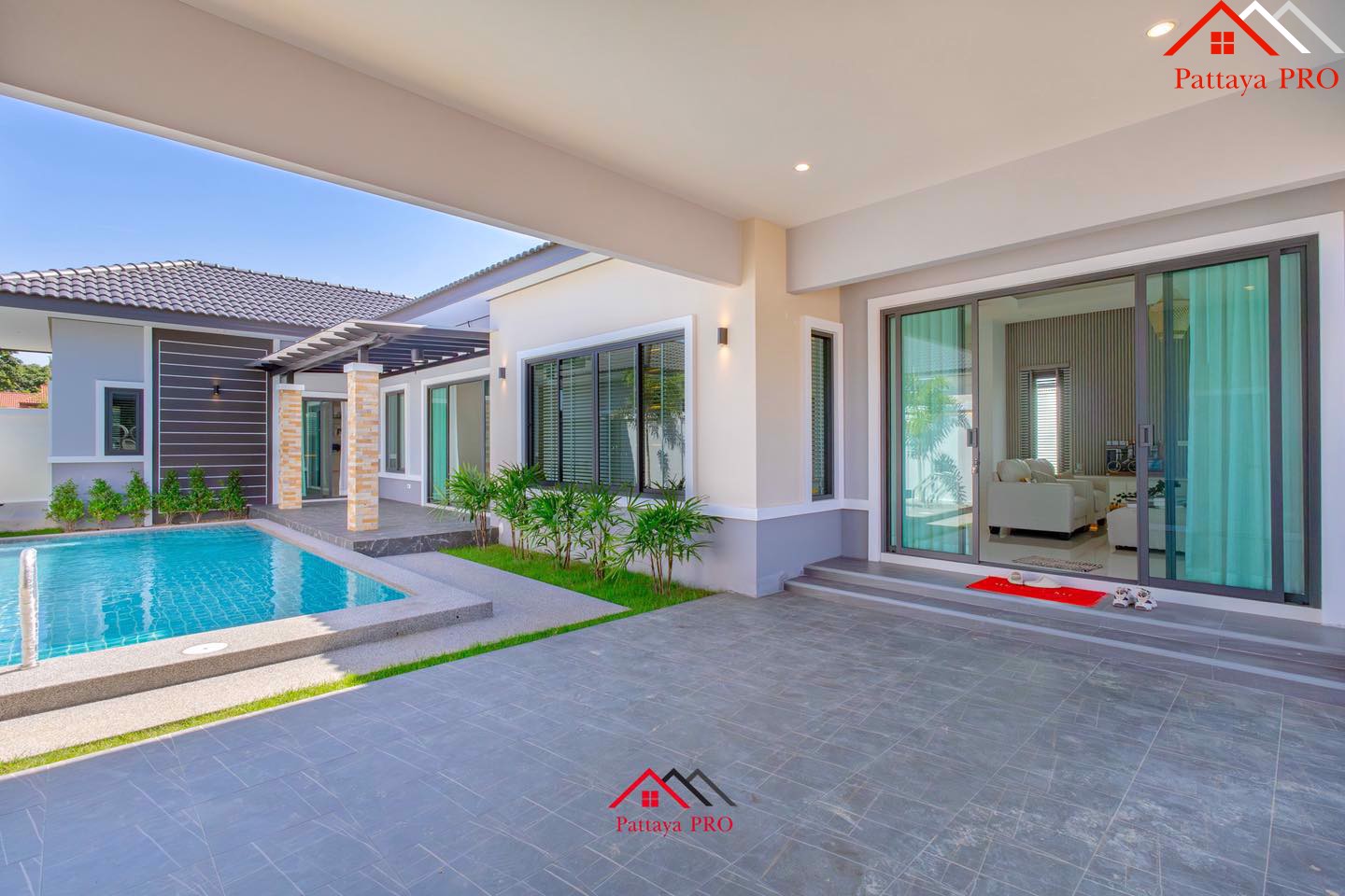 Private Pool Villas ✨ Prime location near Motorway No. 7,