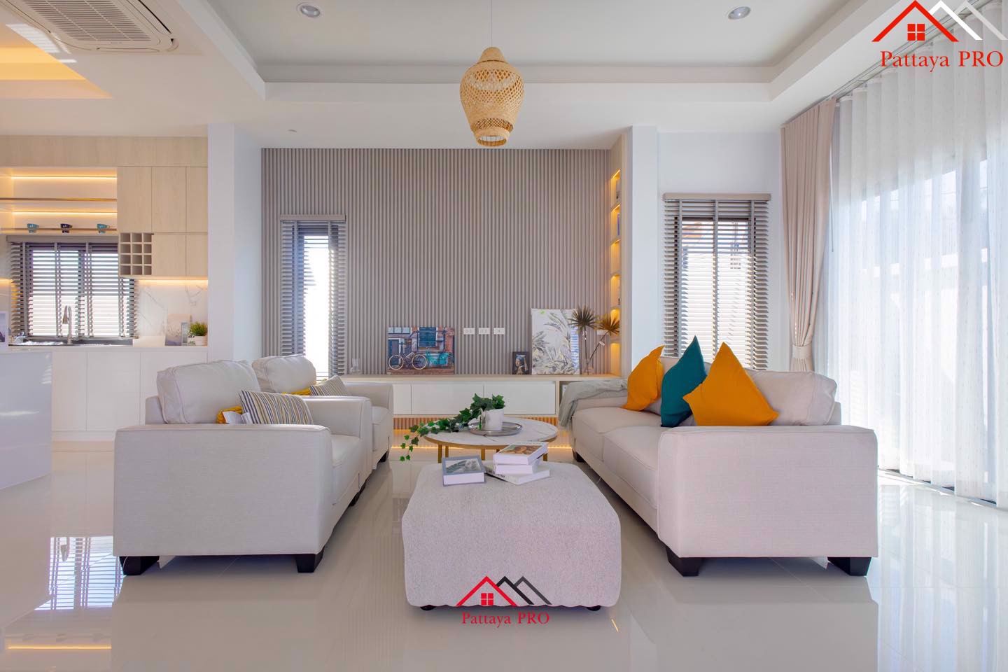 Private Pool Villas ✨ Prime location near Motorway No. 7,