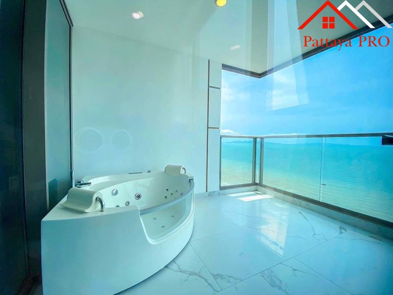 25 MB. 3 Bed 3 Bath , Copacabana Beach front