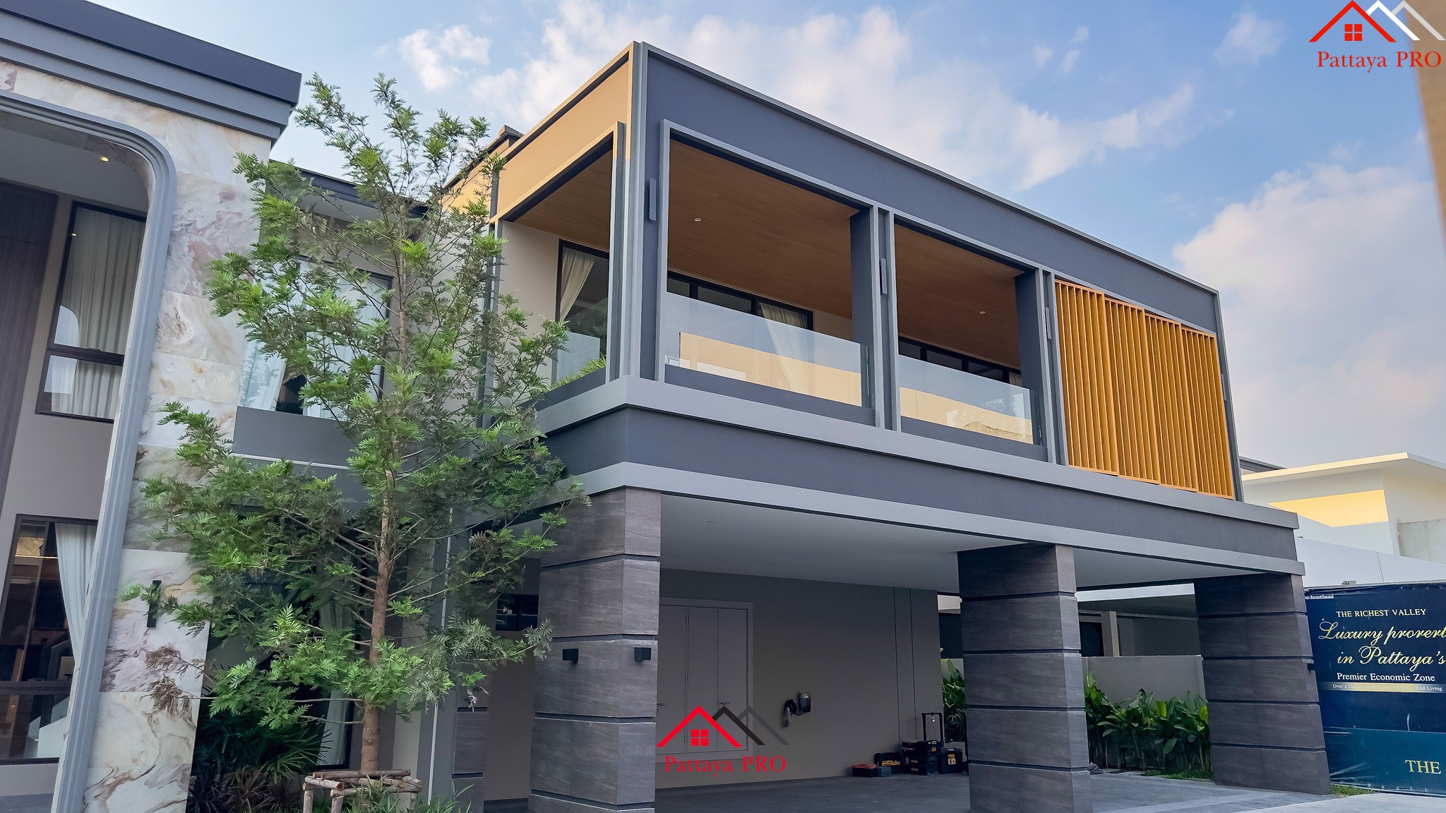 Luxury Pool Villa in Mabprachan, Pattaya