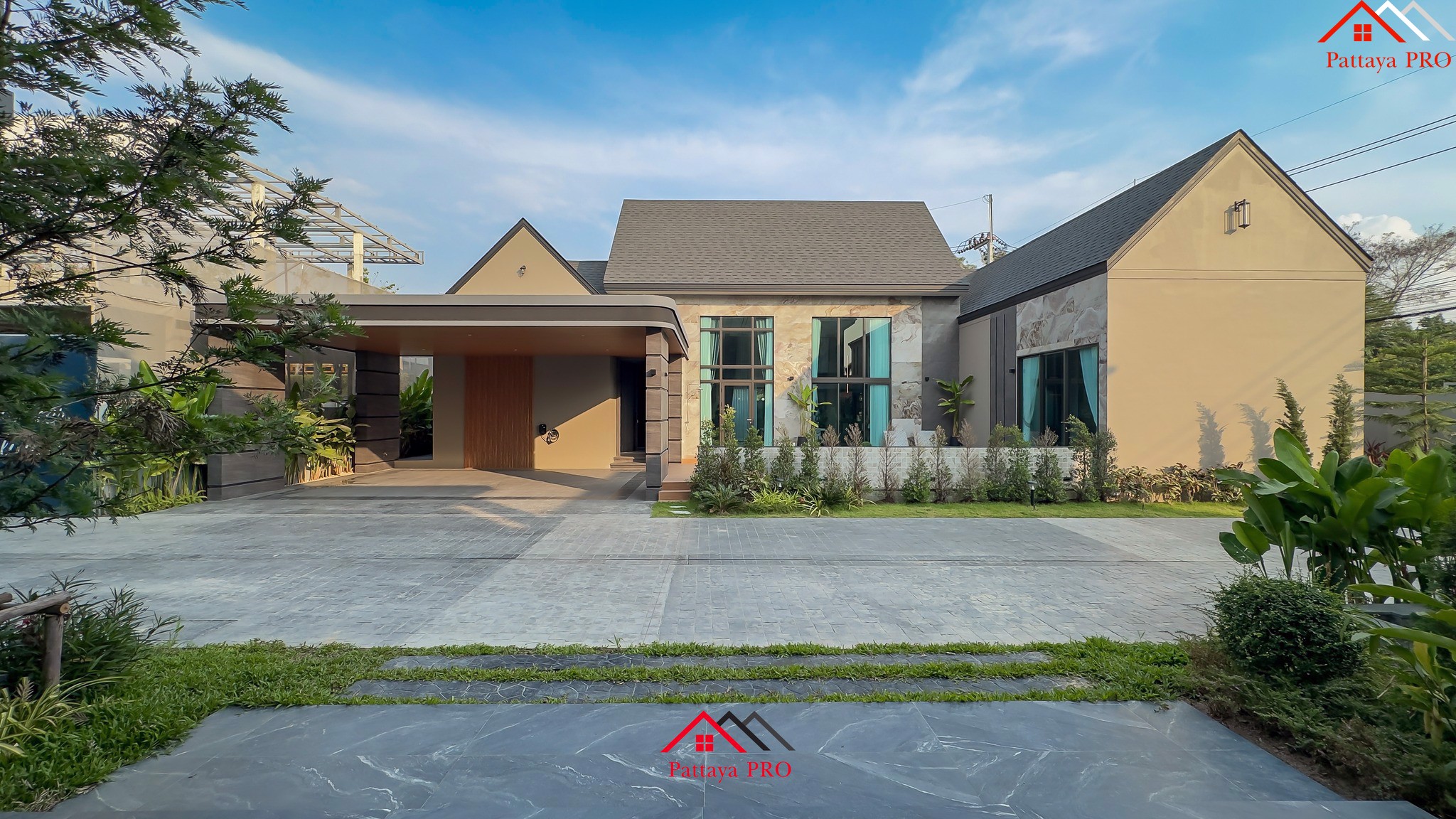 Luxury Pool Villa in Mabprachan, Pattaya