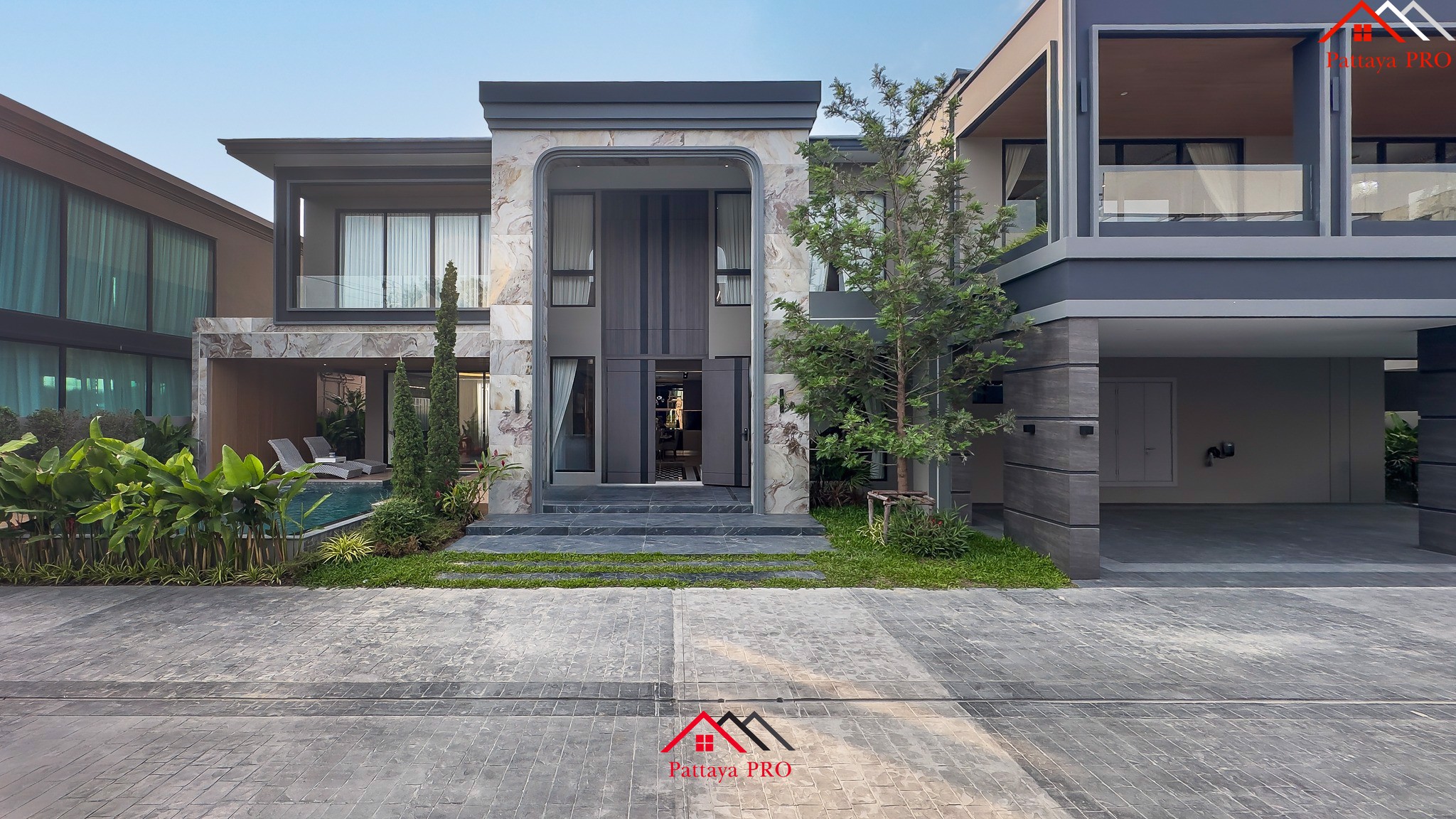 Luxury Pool Villa in Mabprachan, Pattaya