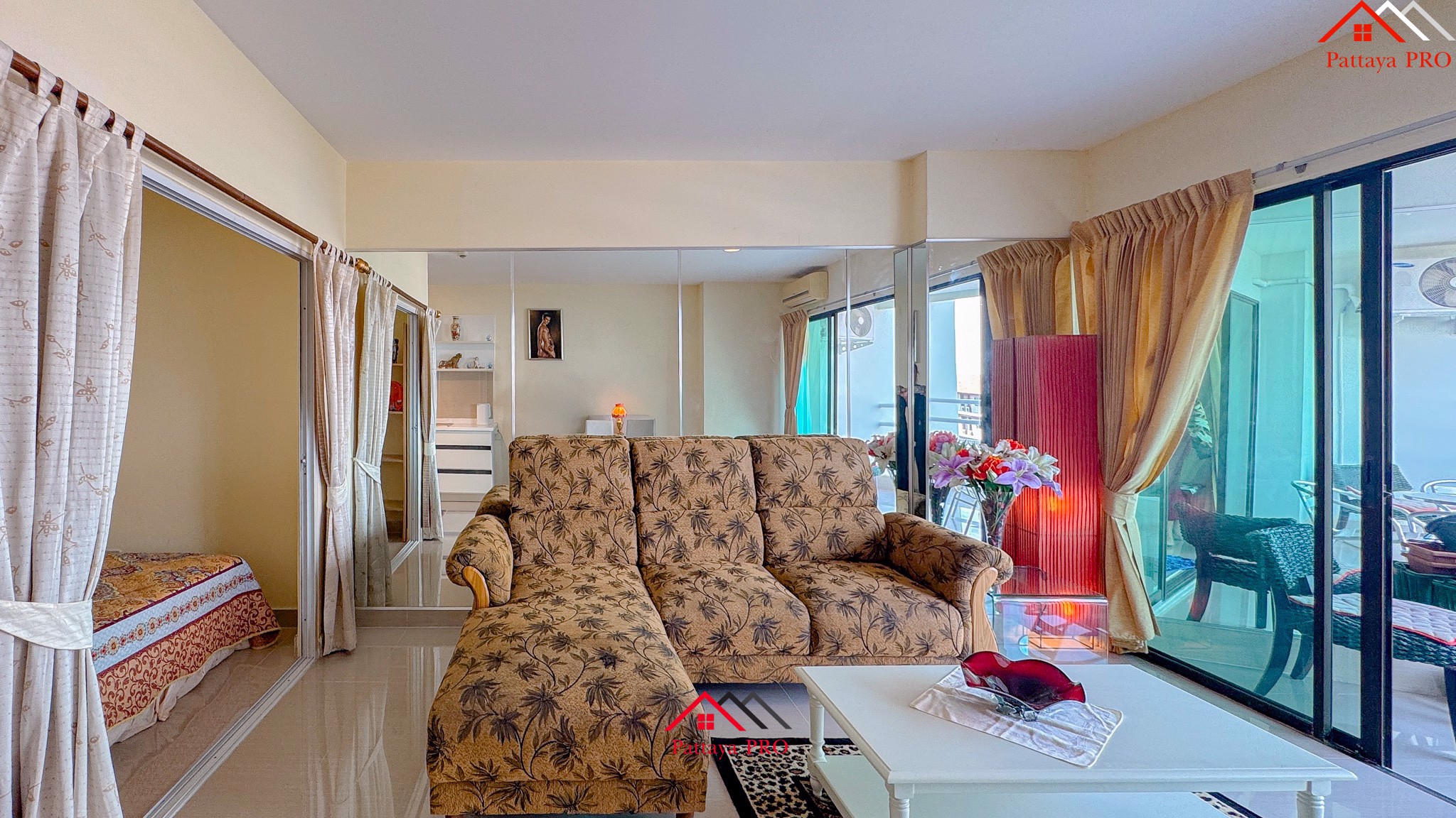 🌊Prime Beachfront Living – View Talay 5C 🌊Newly Renovated | 8th Floor | Direct Beach Access