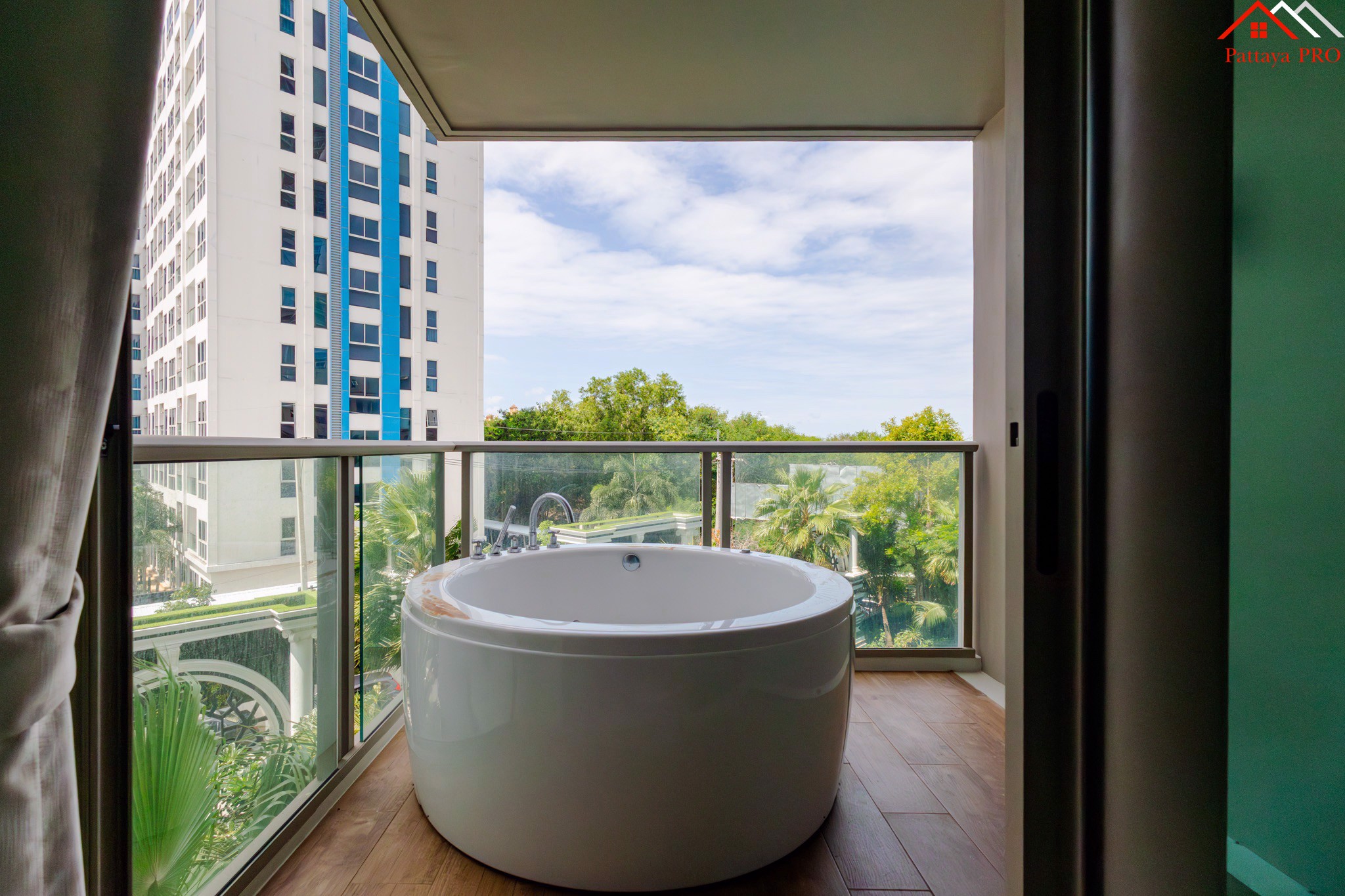 🌟 The Riviera Monaco – Ready to Move in Condo 🌟