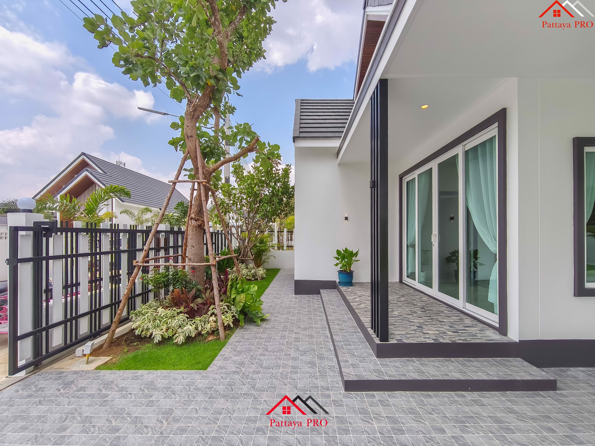 A Nordic-style detached home — simple, warm, and comfortable living