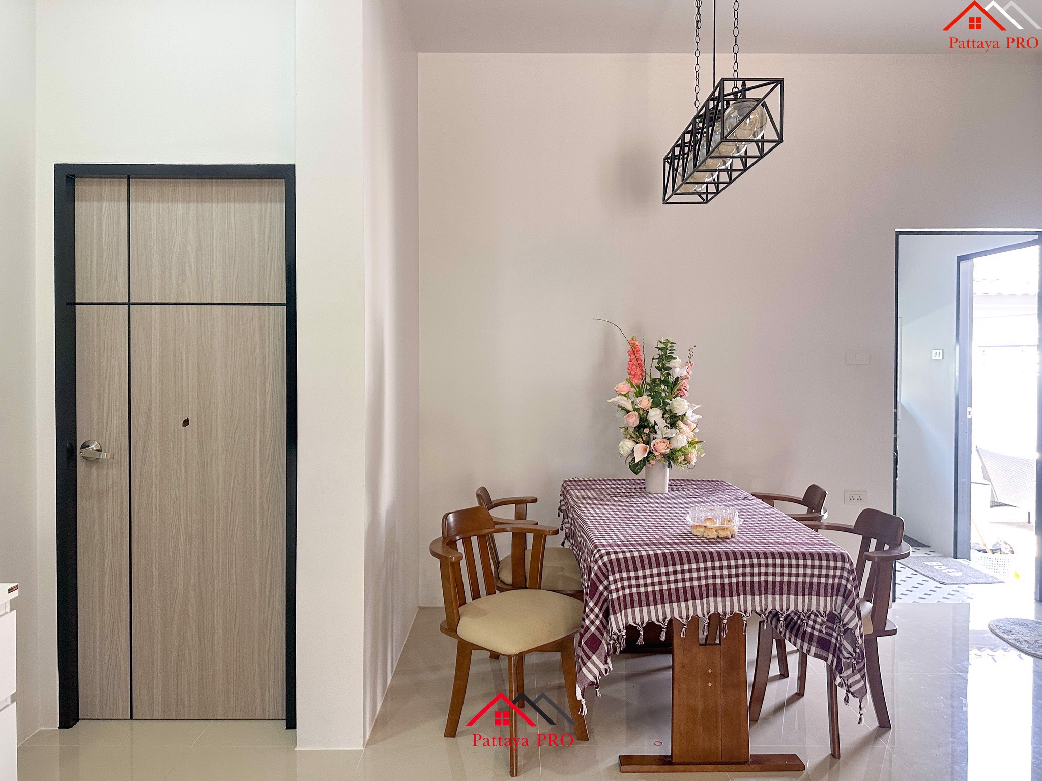 บ้านเดี่ยว 1 ชั้น เฟอร์ฯ ครบ พร้อมเข้าอยู่-ซอยพรประภานิมิตร 28 ใกล้อ่างเก็บน้ำมาบประชัน