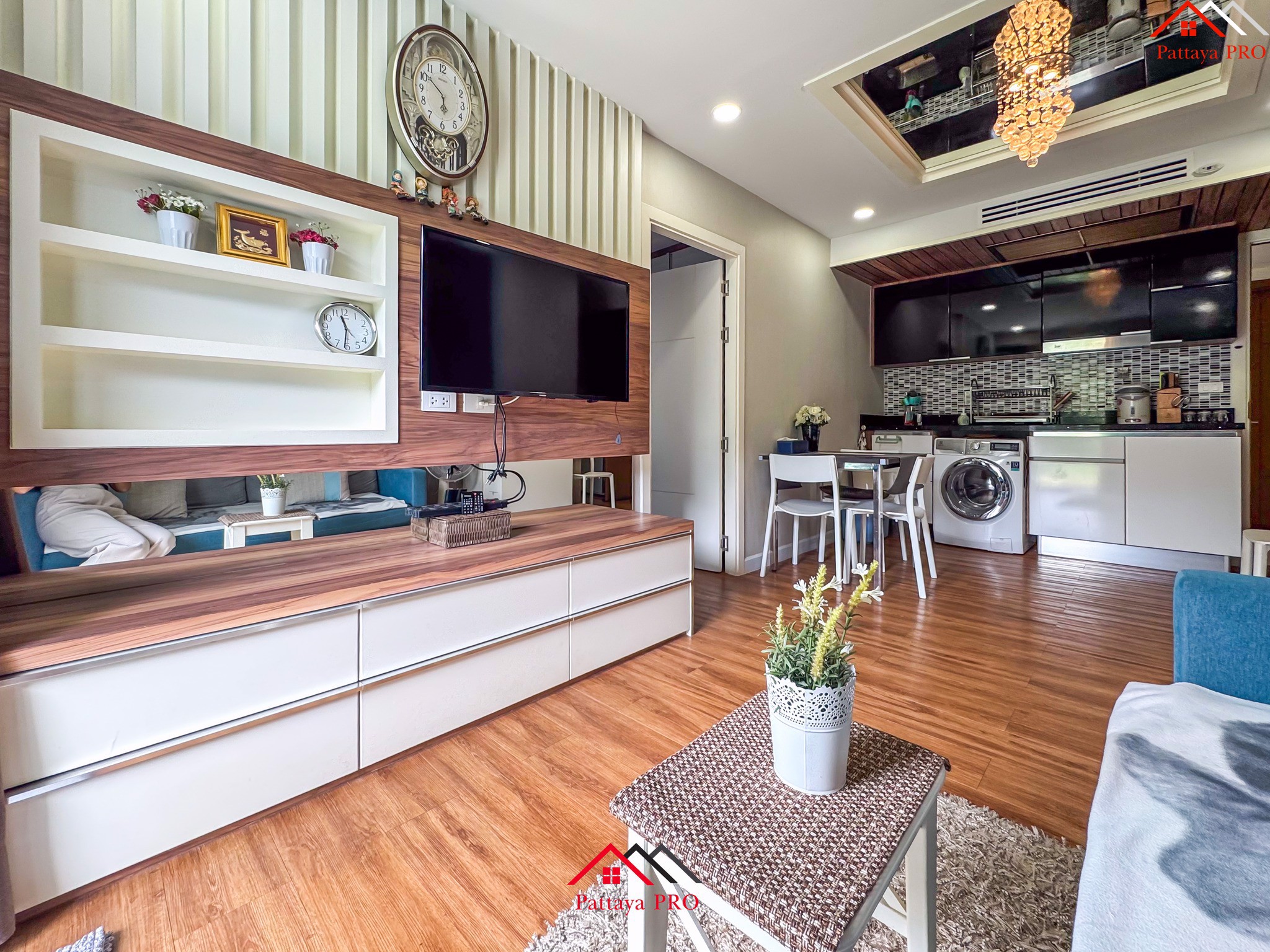 คอนโดสวนน้ำใจกลางจอมเทียน  2 ห้องนอน 2 ห้องน้ำ 63 ตร.ม. วิวสระว่ายน้ำ เพียง 4.35 ล้าน