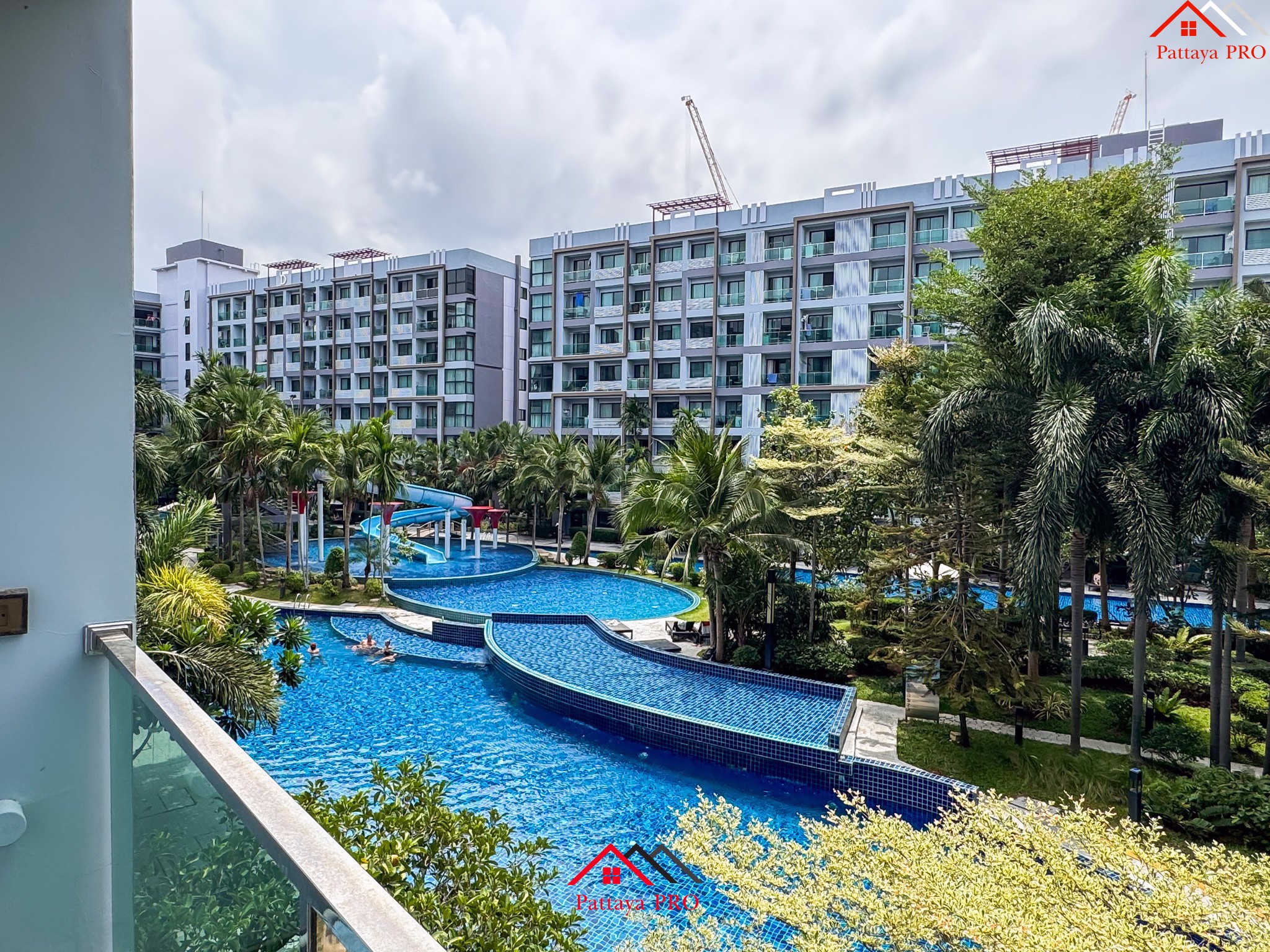 คอนโดสวนน้ำใจกลางจอมเทียน  2 ห้องนอน 2 ห้องน้ำ 63 ตร.ม. วิวสระว่ายน้ำ เพียง 4.35 ล้าน