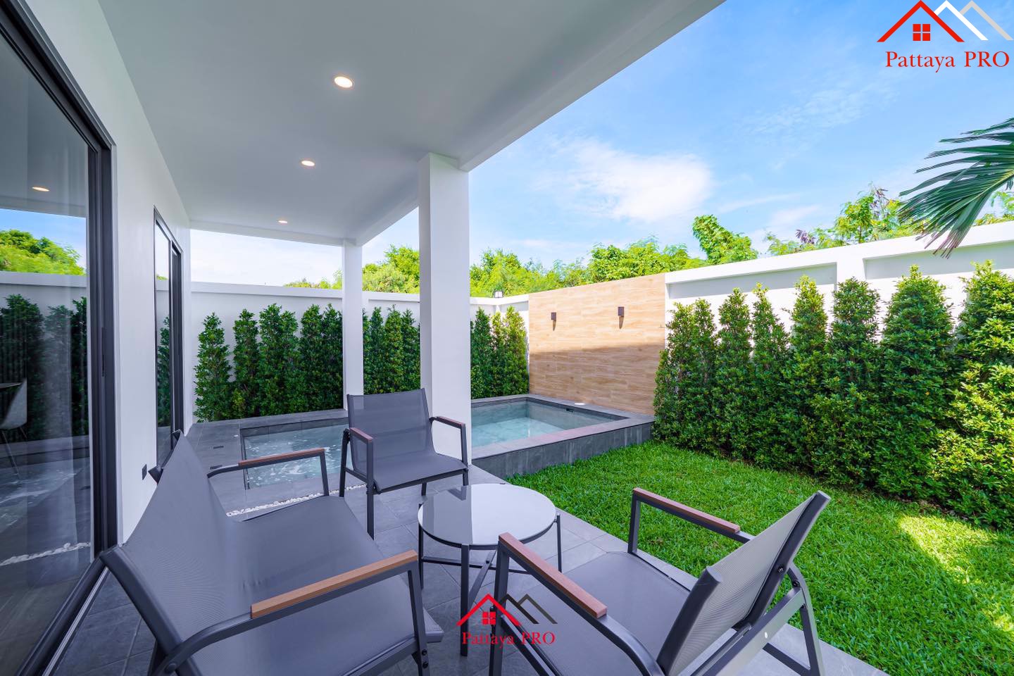 🏡 Modern Luxury Pool Villa near Mabprachan Lake, Pattaya