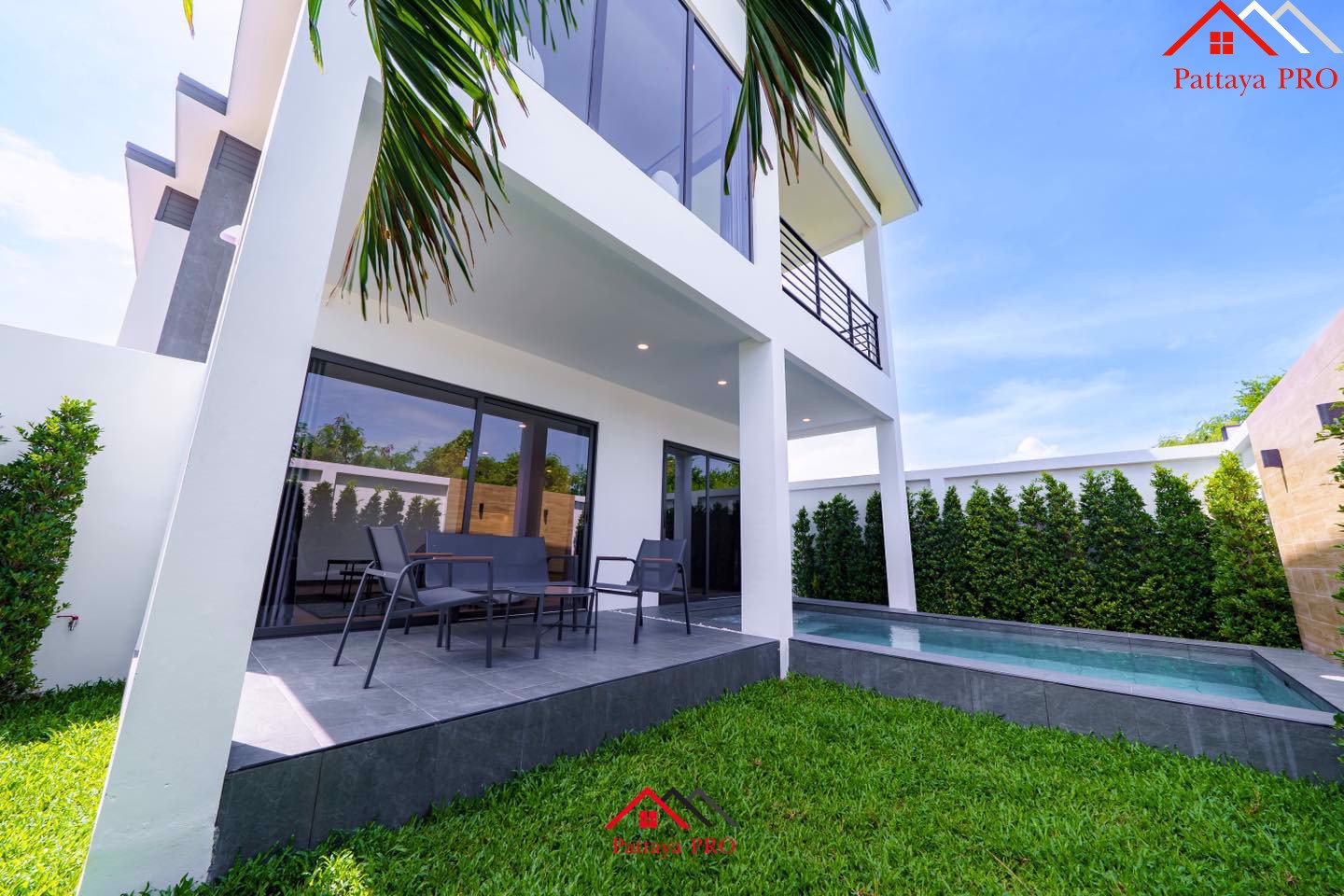 🏡 Modern Luxury Pool Villa near Mabprachan Lake, Pattaya