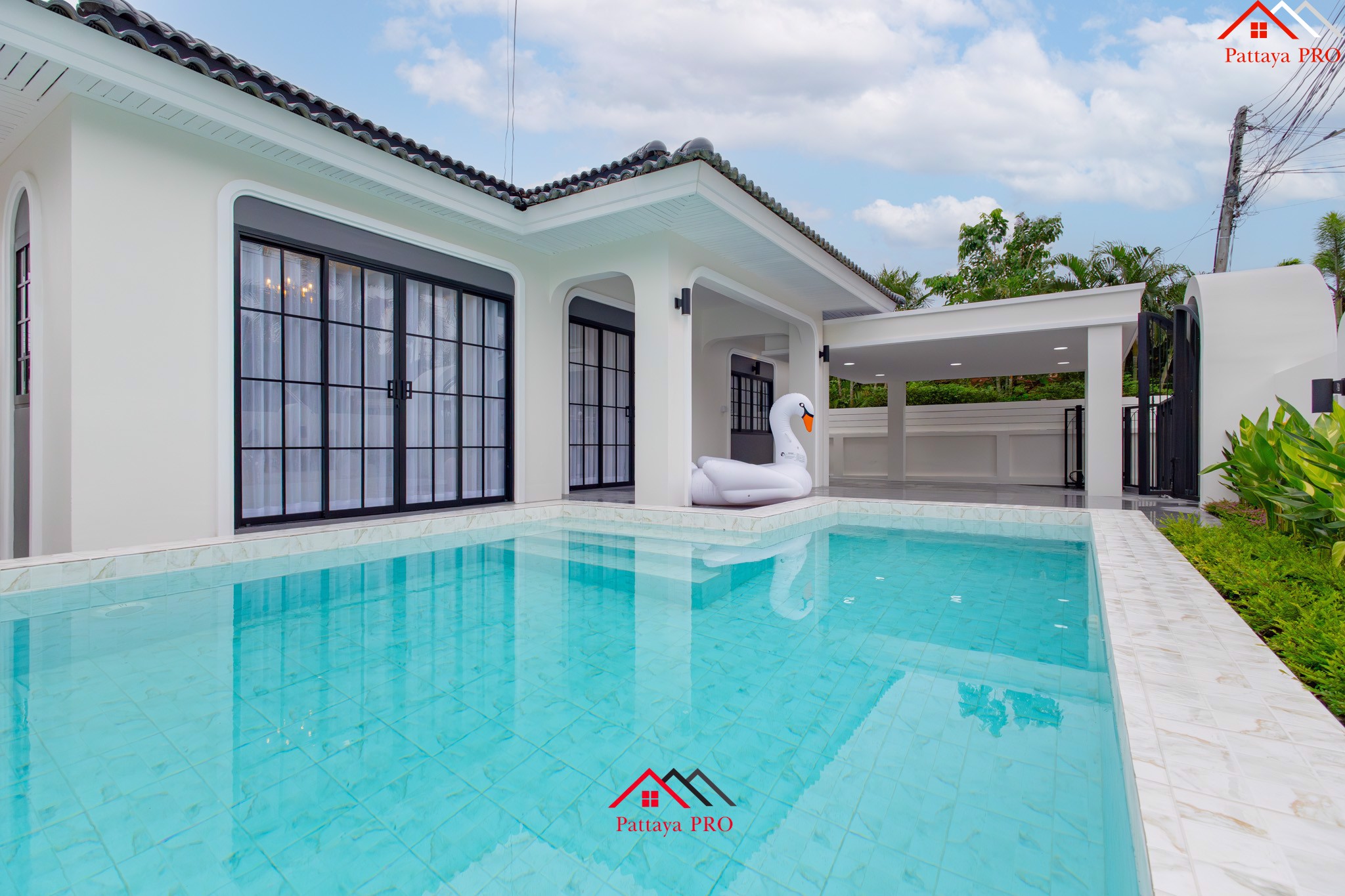 🏡 Corner single house with a private swimming pool in the heart of Pattaya