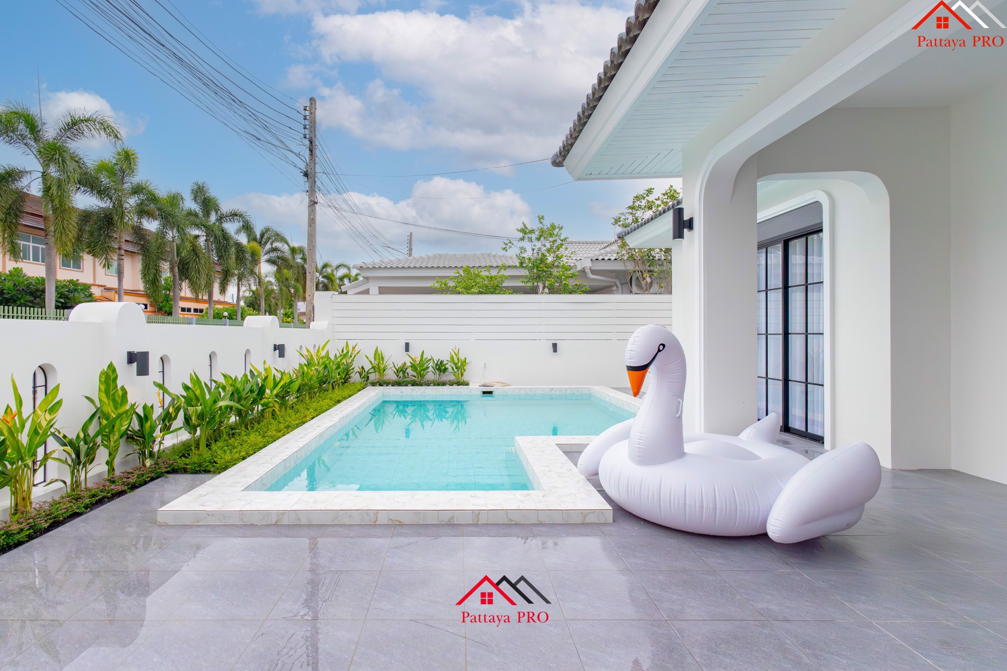 🏡 Corner single house with a private swimming pool in the heart of Pattaya