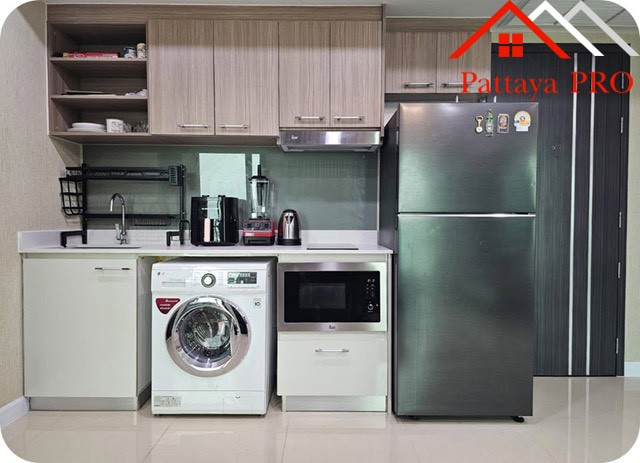 Dusit Grand Condo-unit on a high floor with a beautiful sea view,
