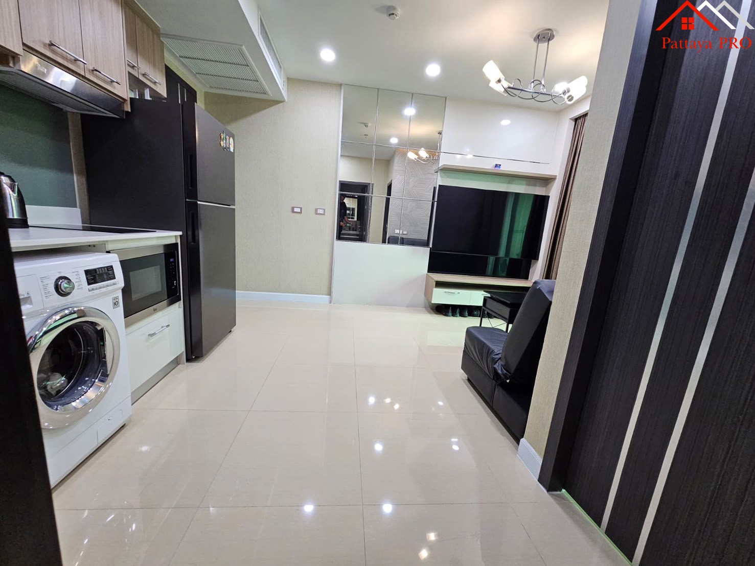 Dusit Grand Condo-unit on a high floor with a beautiful sea view,