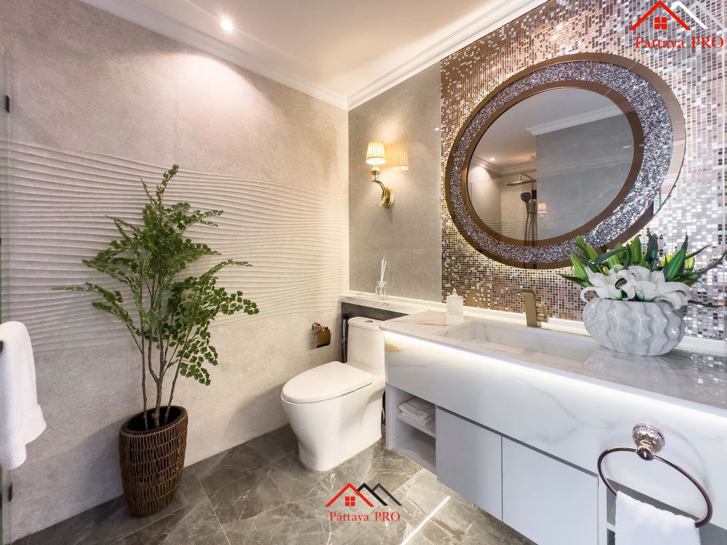 Luxury condominium with hotel-style facilities in Pratumnak Hill. 🏖️🍀 The Riviera Malibu Residences 🍀🏝️