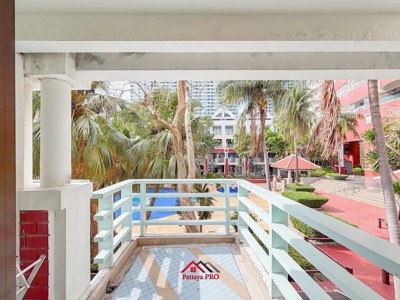 Picture of A rare opportunity for those who love space, location & renovation potential. ✨ 53 sqm spacious studio