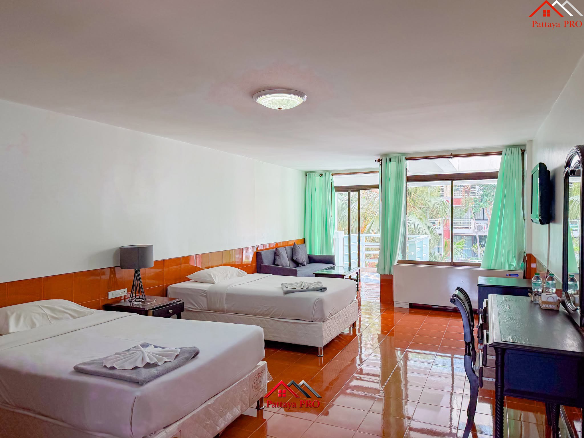 A rare opportunity for those who love space, location & renovation potential. ✨ 53 sqm spacious studio