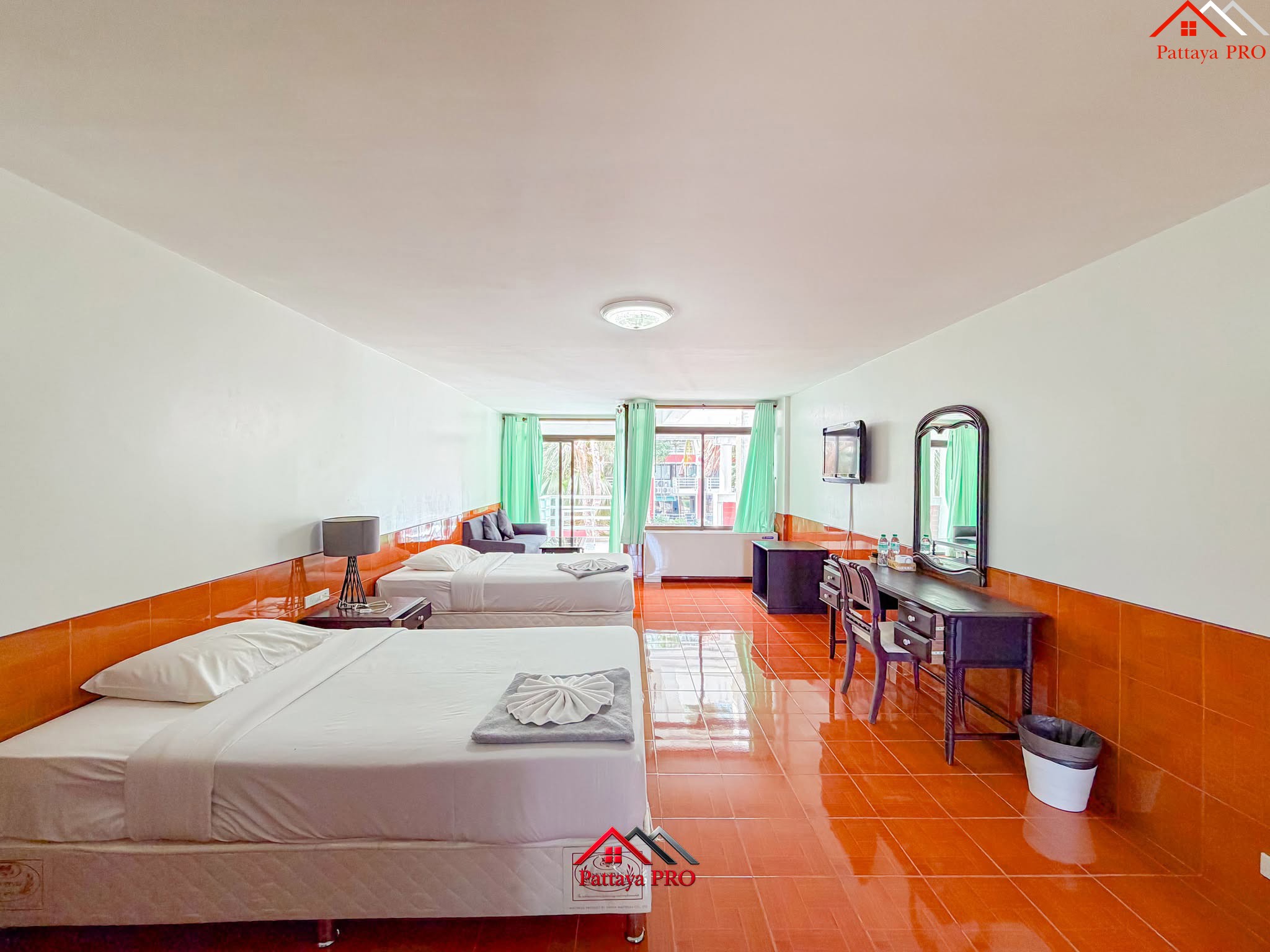 A rare opportunity for those who love space, location & renovation potential. ✨ 53 sqm spacious studio