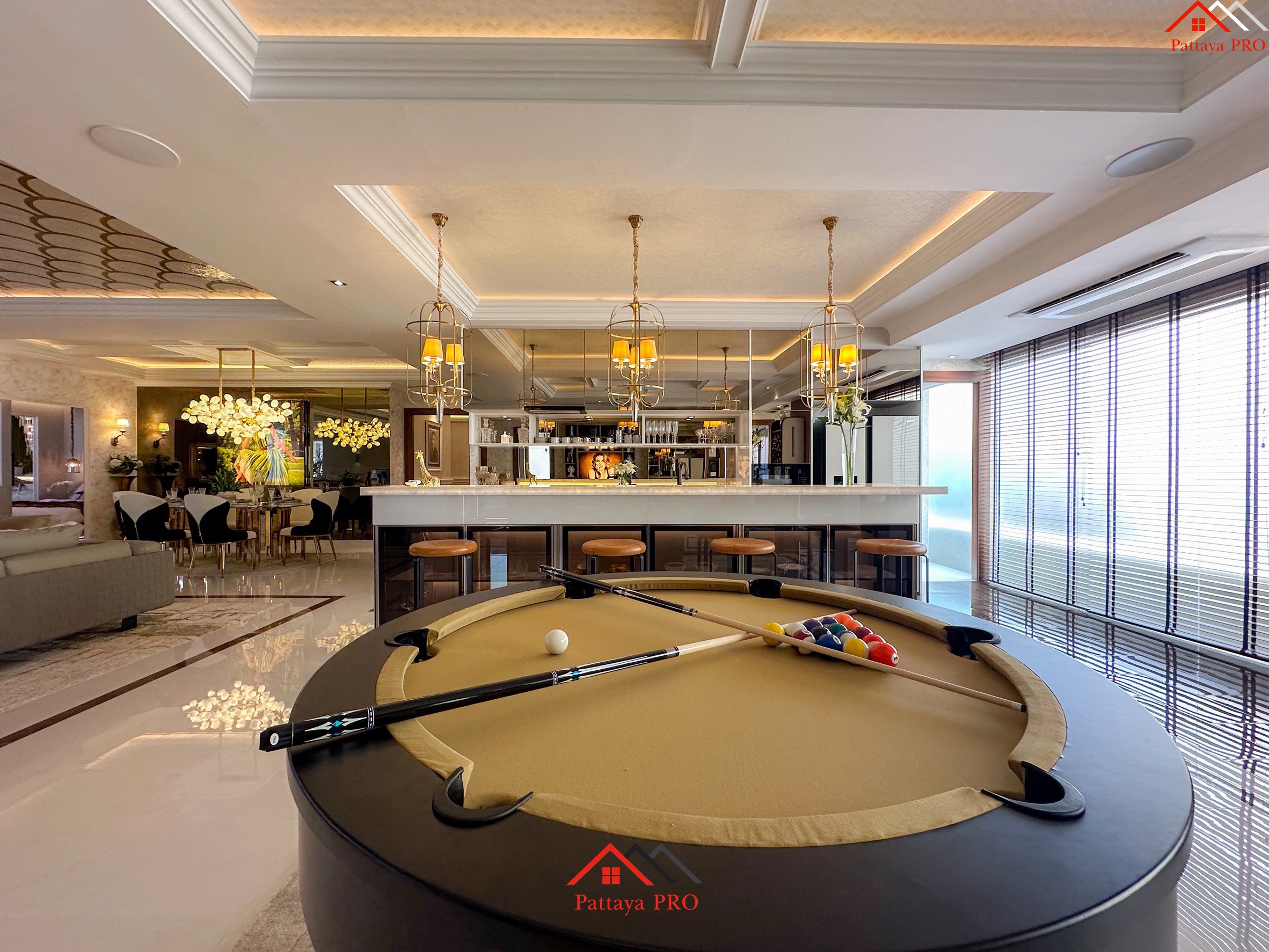 คอนโด in The Riviera Malibu  พระตำหนัก C001523