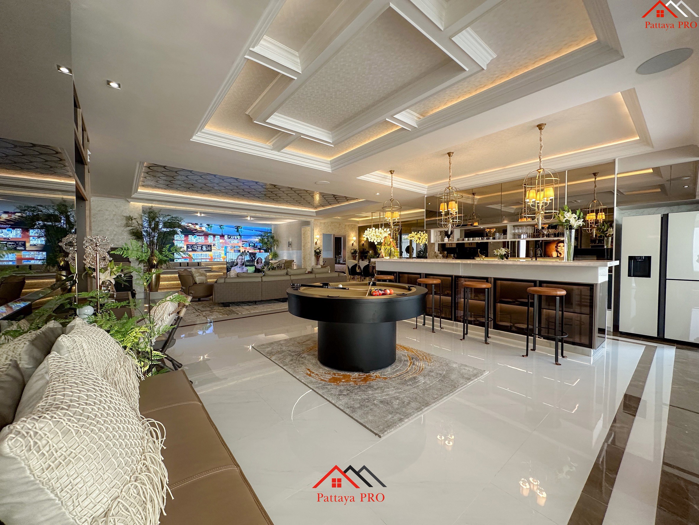 คอนโด in The Riviera Malibu  พระตำหนัก C001523