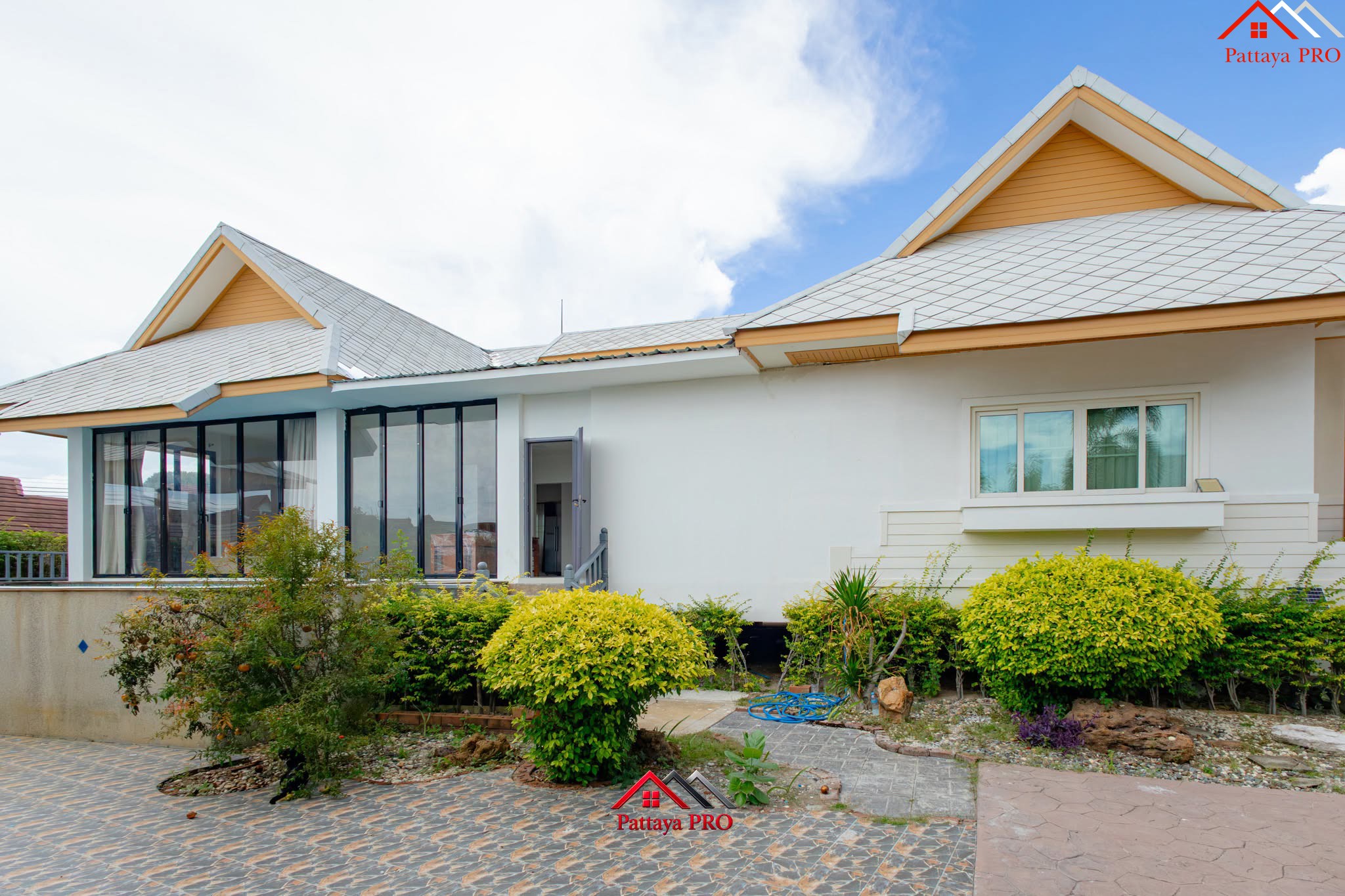 🏡 CORNER HOUSE WITH PRIVATE POOL FOR SALE 📍 Amorn Village – Chaiyapruek, Pattaya