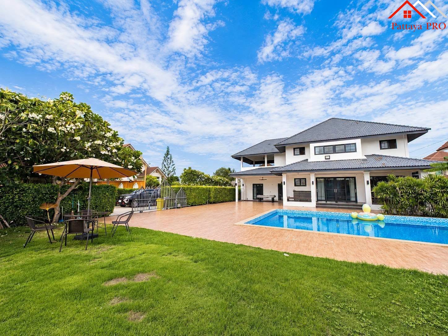 🏡 POOL VILLA FOR SALE IN PATTAYA ✨ Spacious Pool Villa – Newly Renovated & Ready to Move In!
