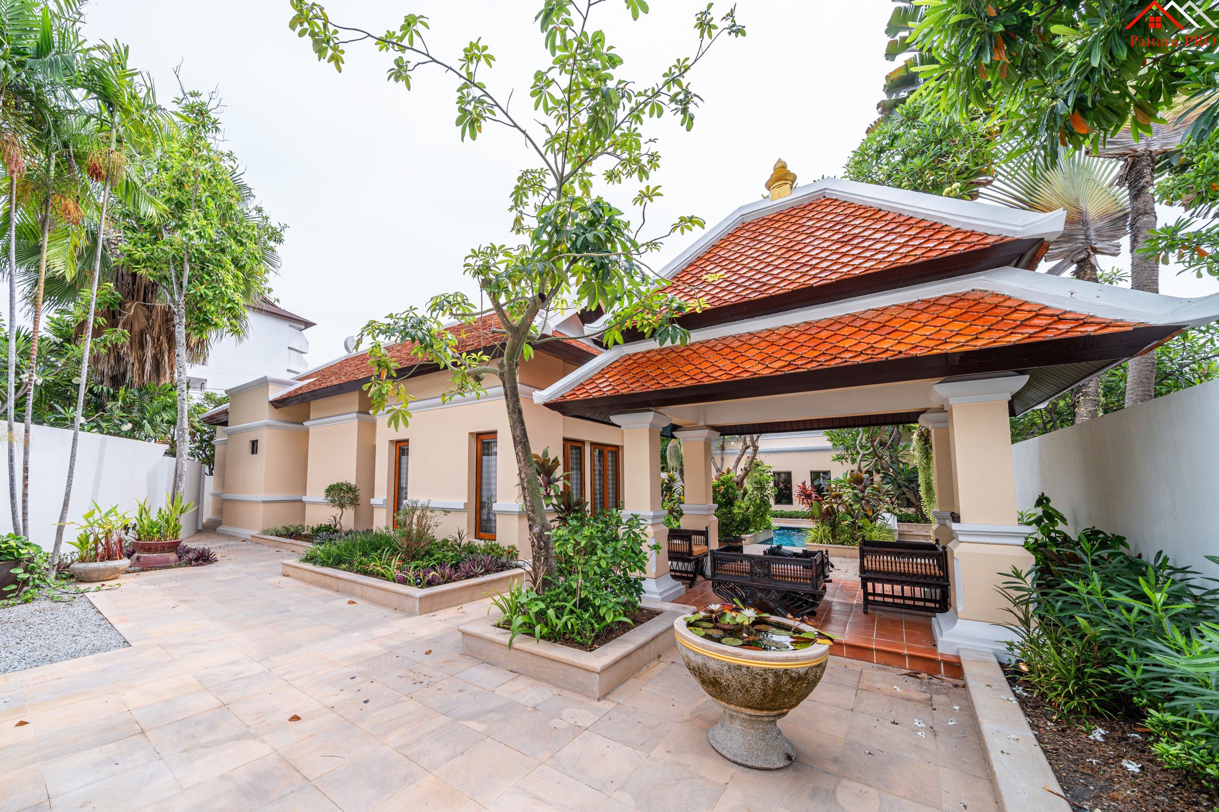 🏡 Elegant Traditional Thai-Style Villa Near Na Jomtien Beach