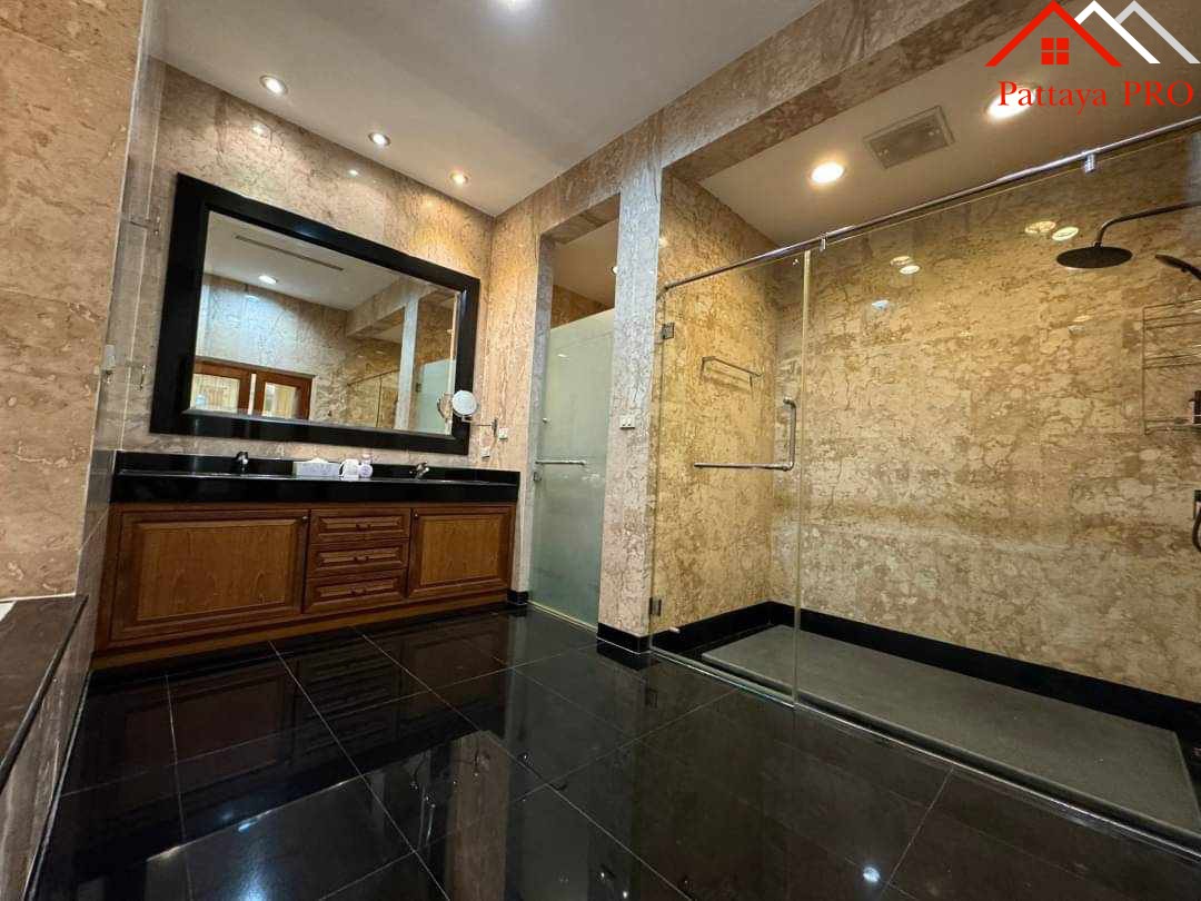 🏡 Elegant Traditional Thai-Style Villa Near Na Jomtien Beach